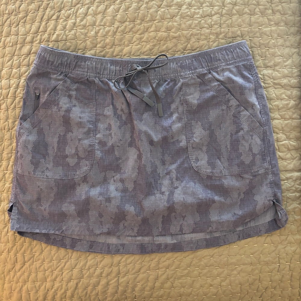 Title Nine Scout skort, gray camo, size L